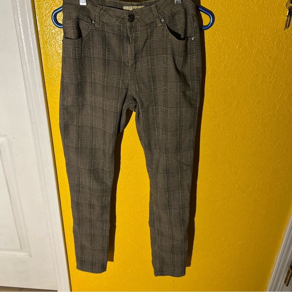 Hybrid & Company Brown Chinos with Tapered Leg Design